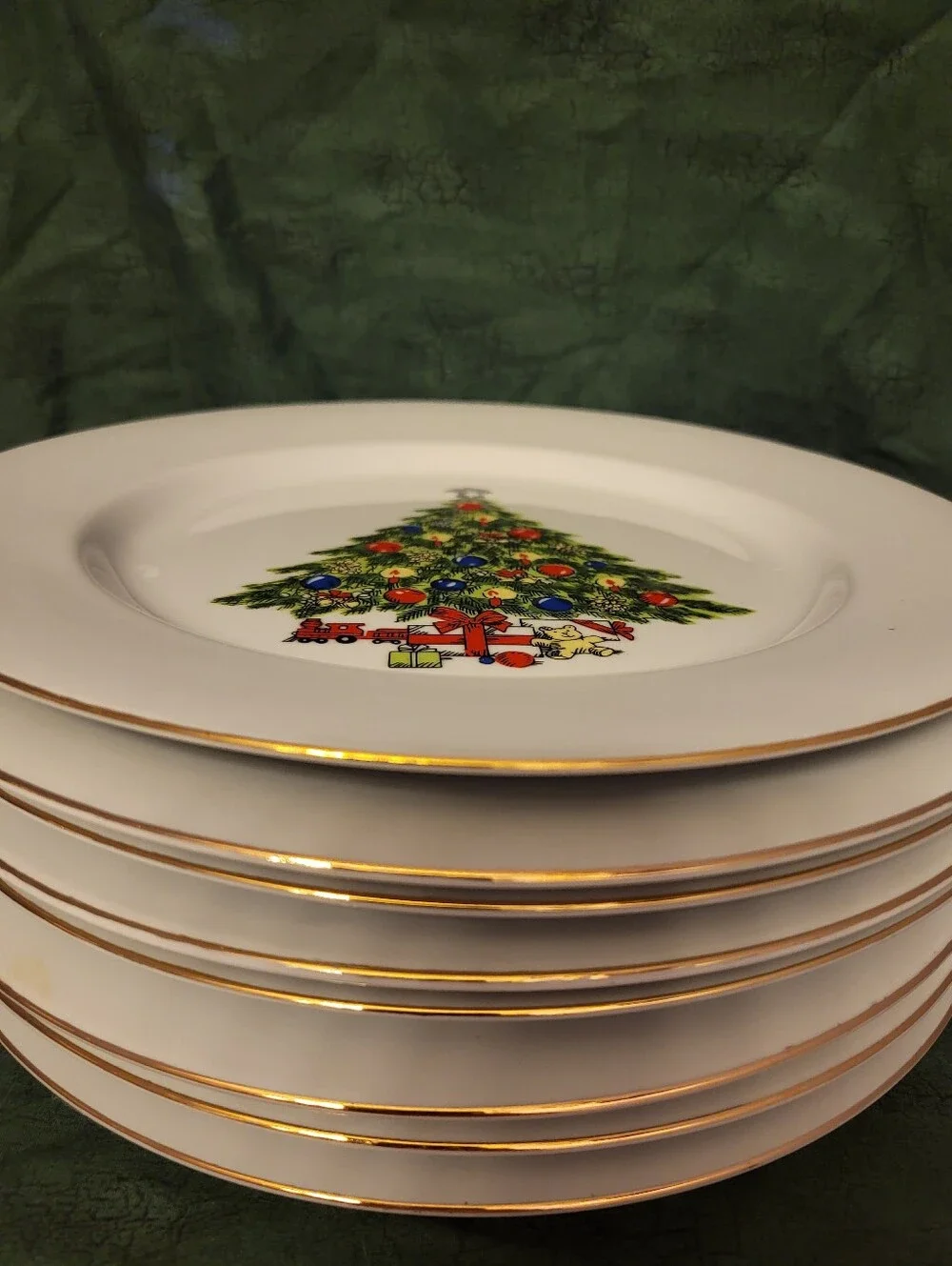 Seagull Fine Porcelain Set Of 8 White Christmas Tree Dinner Plates